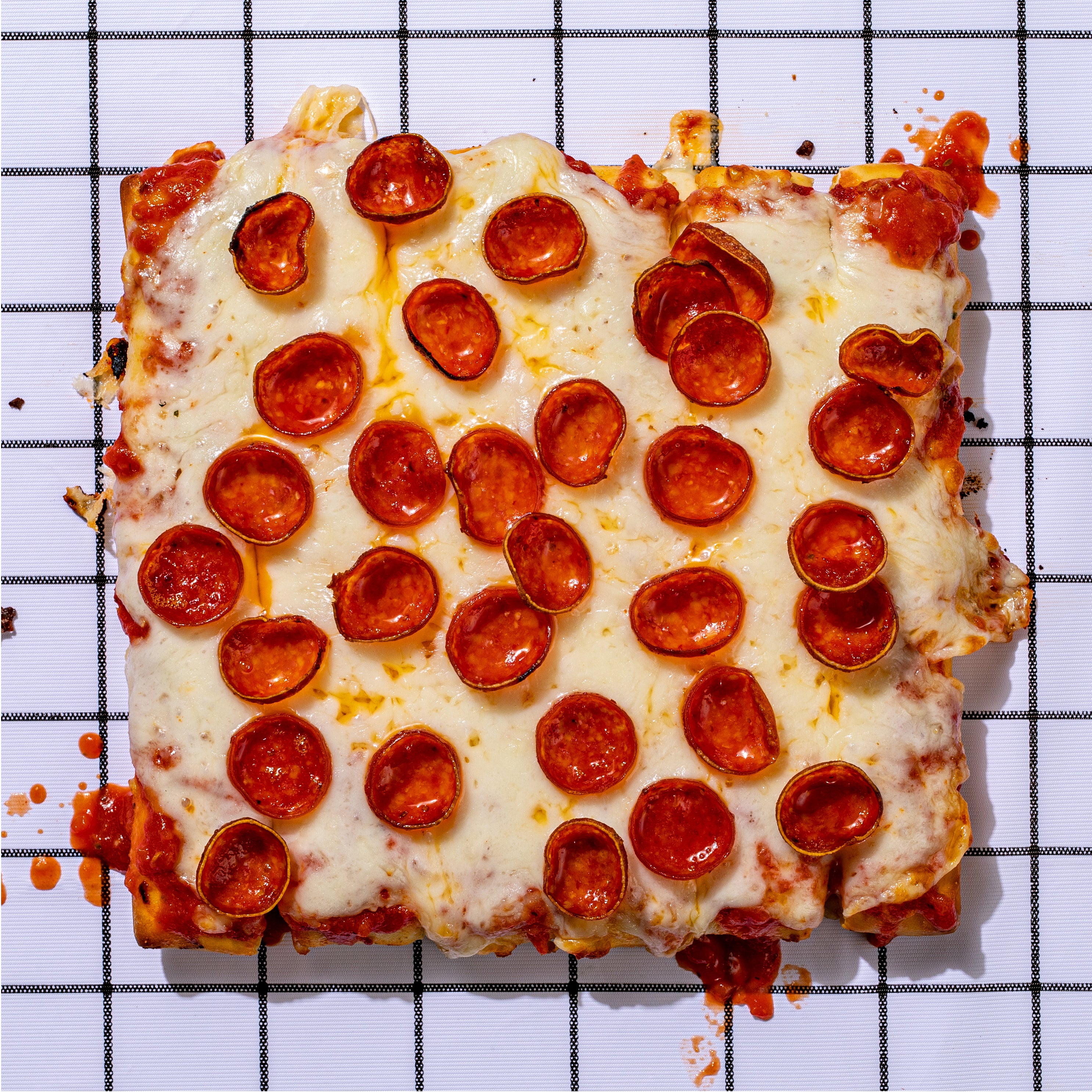 Roni Forever - pizza with curled pepperonis